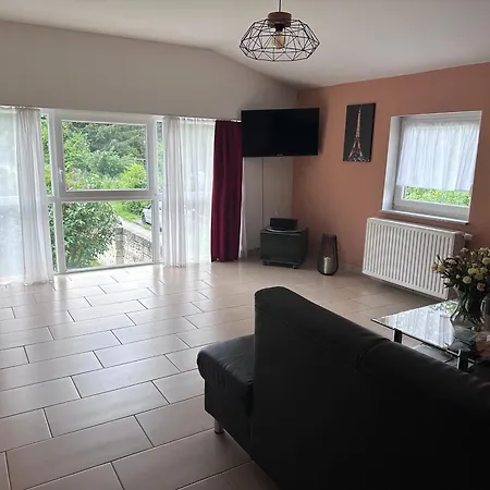 Schoene 80qm In Ruhiger Lage Am Wald Mit Billardzimmer 公寓 皮尔纳