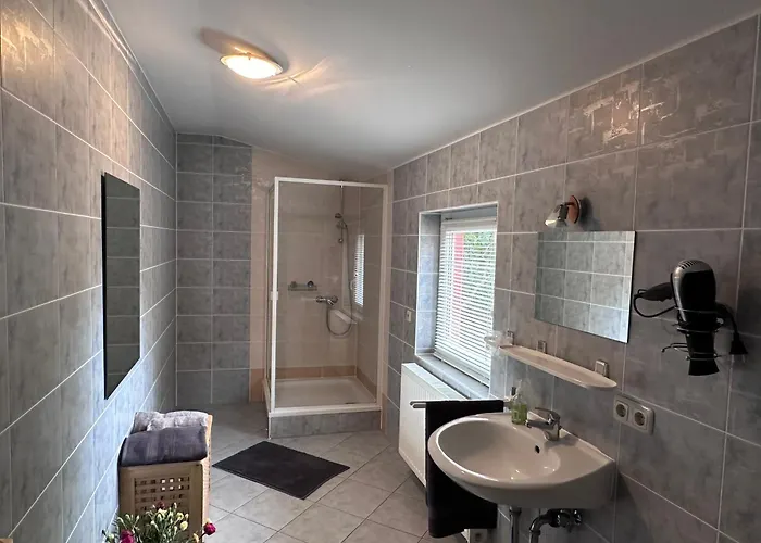 Schoene 80qm In Ruhiger Lage Am Wald Mit Billardzimmer